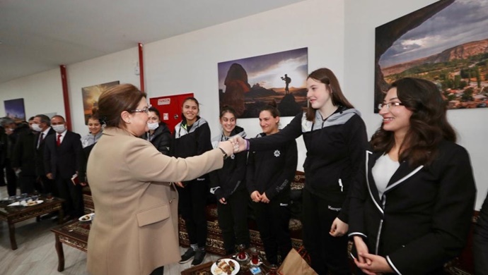 Bakanımız Derya Yanık, Aksaray’da Kadın Aktivite Merkezi’nin Açılışı ile Uluslararası Bilimde Kadın ve Kız Çocukları Günü Programına Katıldı