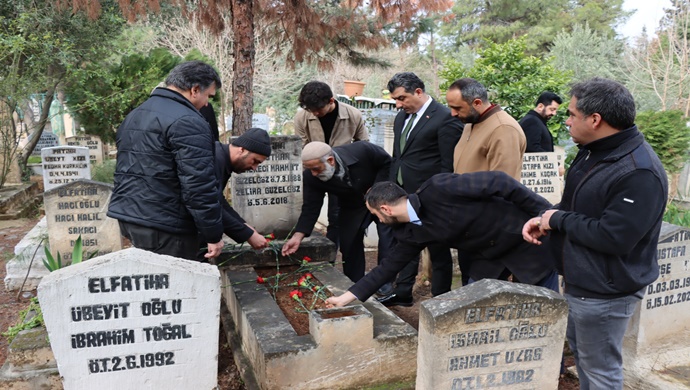 GAZELHAN TENEKECİ MAHMUT MEZARI BAŞINDA ANILDI