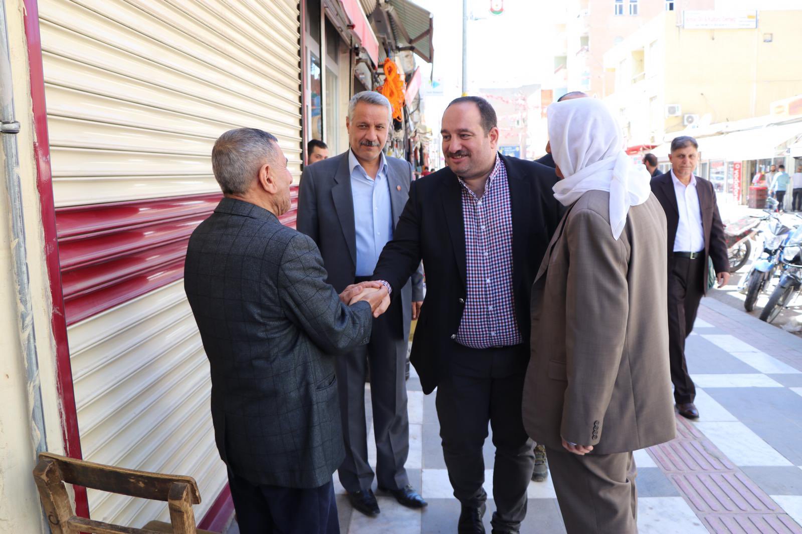 Viranşehir Belediye Başkanı Salih Ekinci, İlçe merkezinde esnaf ve vatandaşları ziyaret etti