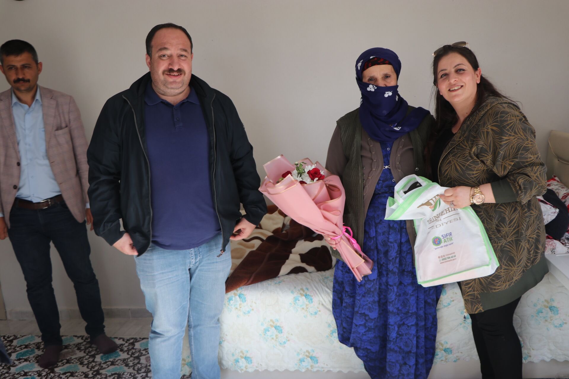 Viranşehir Belediye Başkanı Salih Ekinci ve Eşi Sibel Ekinci `den Anlamlı Ziyaret