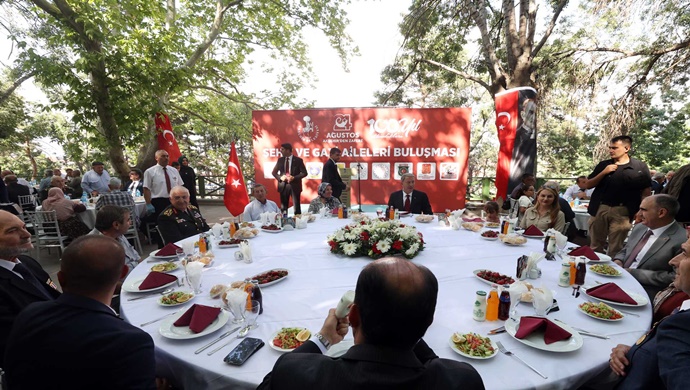 Millî Savunma Bakanı Hulusi Akar, Akşehir’de Şehit Aileleri ve Gazilerle Bir Araya Geldi