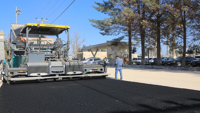 HARRAN’DA İŞLEK CADDELER SICAK ASFALTA KAVUŞTU