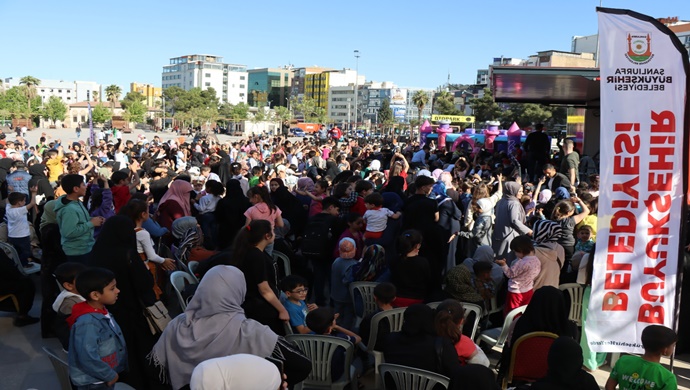 BİR TIR DOLUSU MUTLULUK ŞANLIURFALI ÇOCUKLARLA BULUŞTU