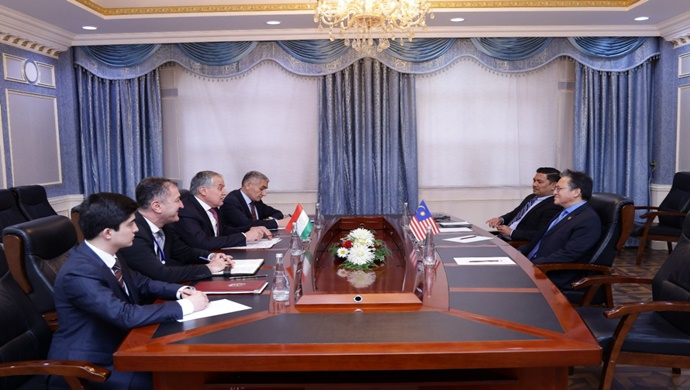 Meeting of the Minister of Foreign Affairs with the Acting Chairman of the Senate of Malaysia