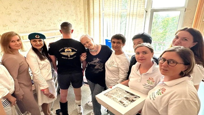 Moskova’da Birleşik Rusya Kadın Hareketi, Kuzey Askeri Bölge katılımcılarını adını taşıyan hastanede Hava Kuvvetleri Günü’nde tebrik etti. Mandrika