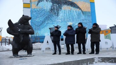 Anadyr’de Birleşik Rusya’nın desteğiyle şehir bölgesinin Arması anıtı açıldı