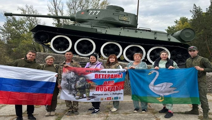 Lipetsk bölgesinden Birleşik Rusya üyeleri, DHC’deki bir sahra hastanesinde konser düzenledi.